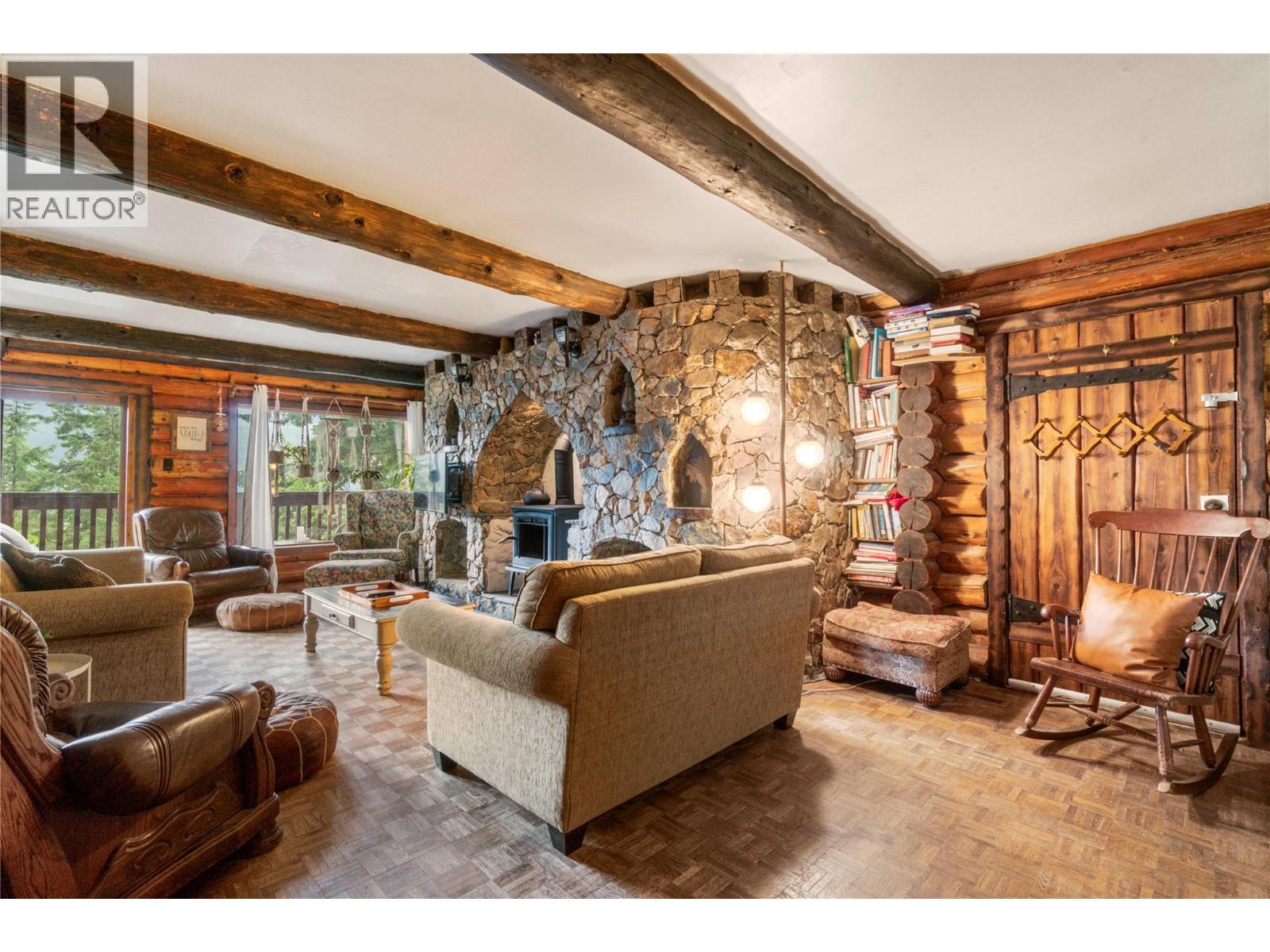  9866 Old Spallumcheen Road, Sicamous