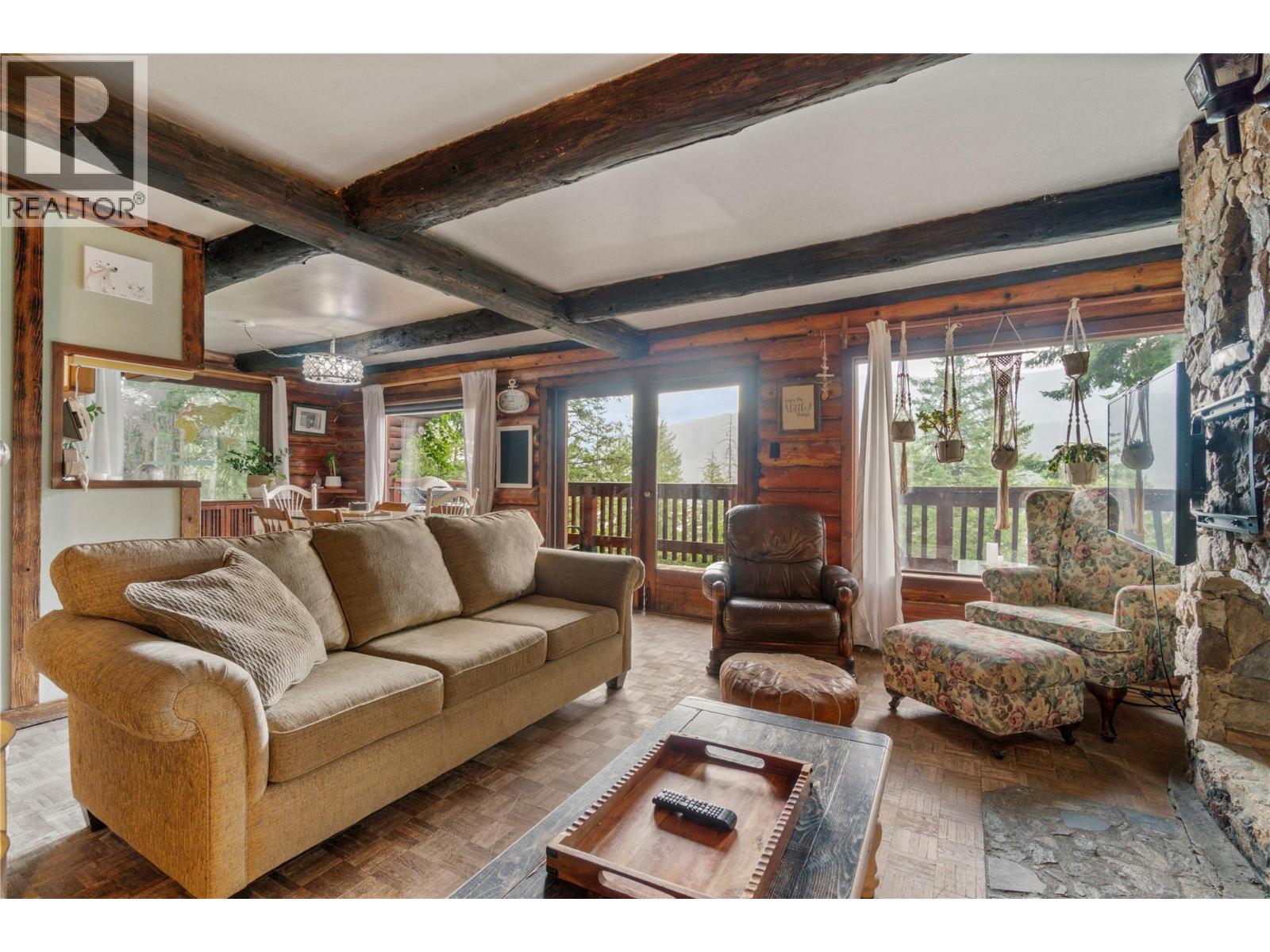  9866 Old Spallumcheen Road, Sicamous