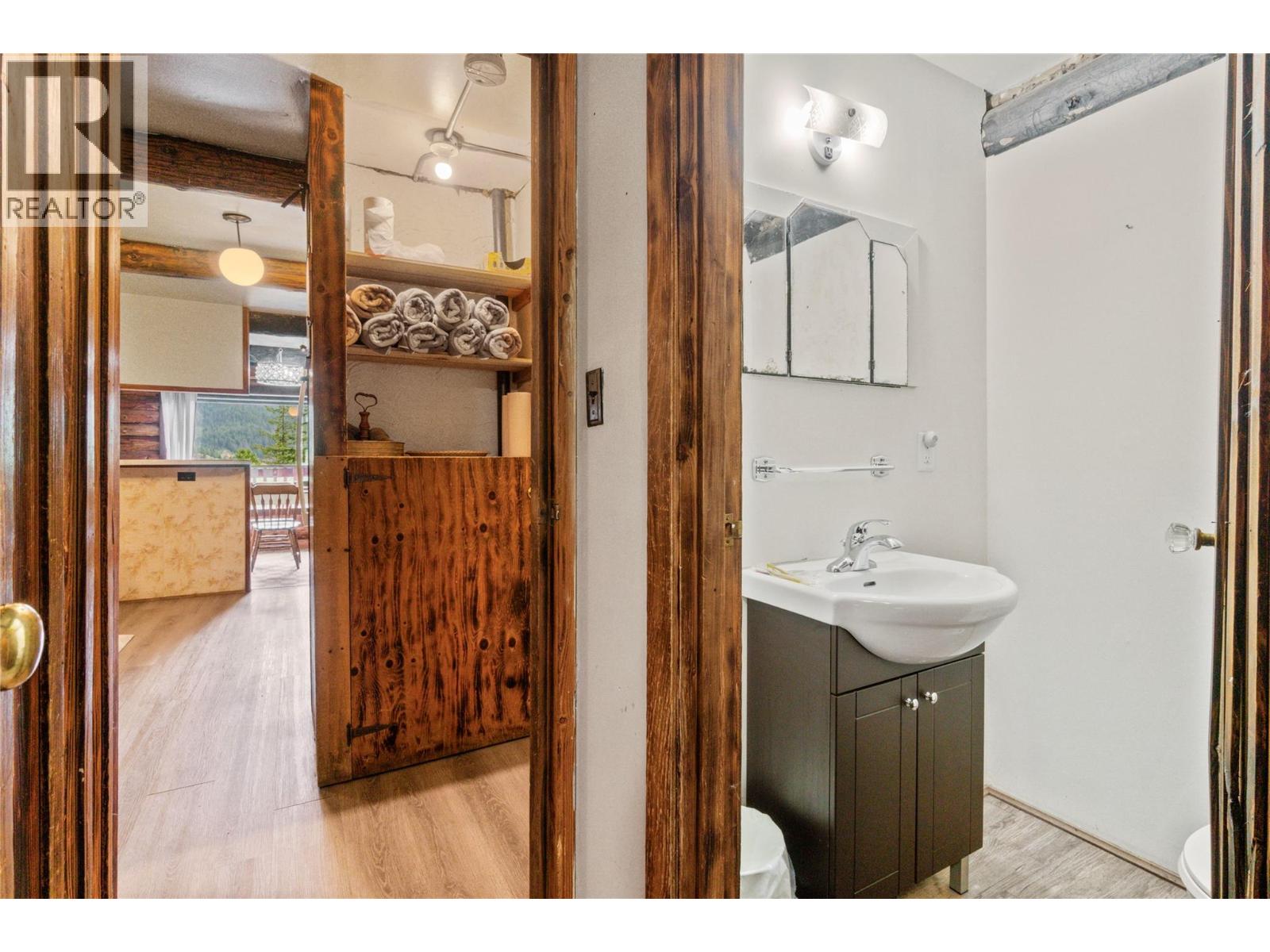  9866 Old Spallumcheen Road, Sicamous