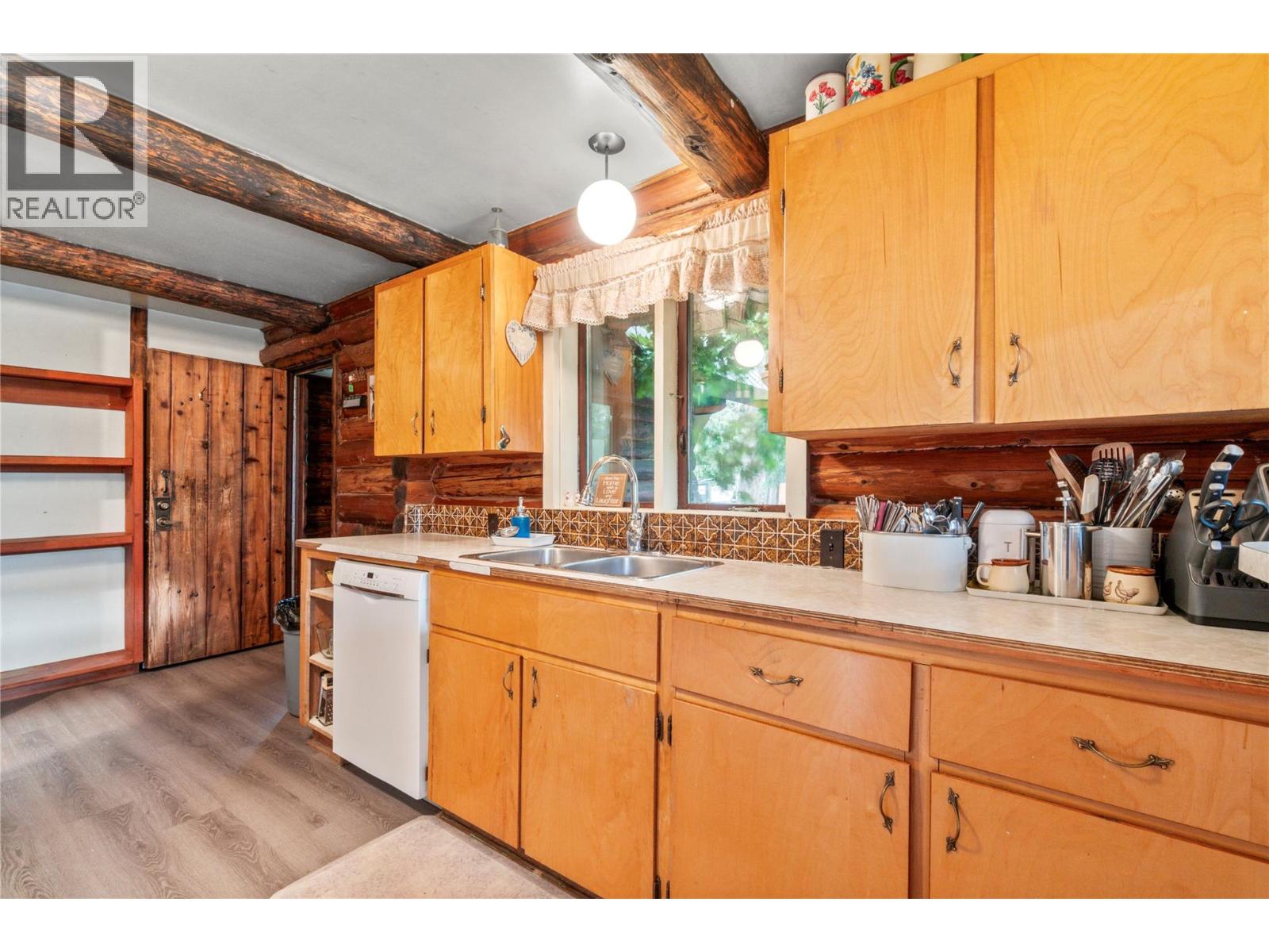  9866 Old Spallumcheen Road, Sicamous