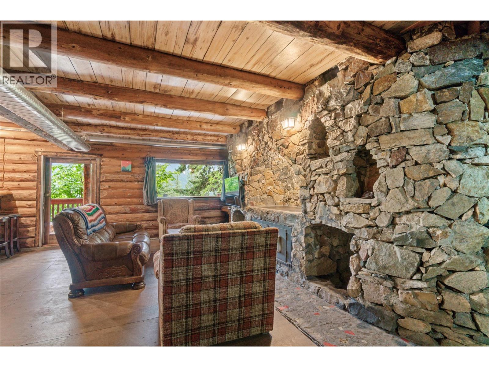  9866 Old Spallumcheen Road, Sicamous