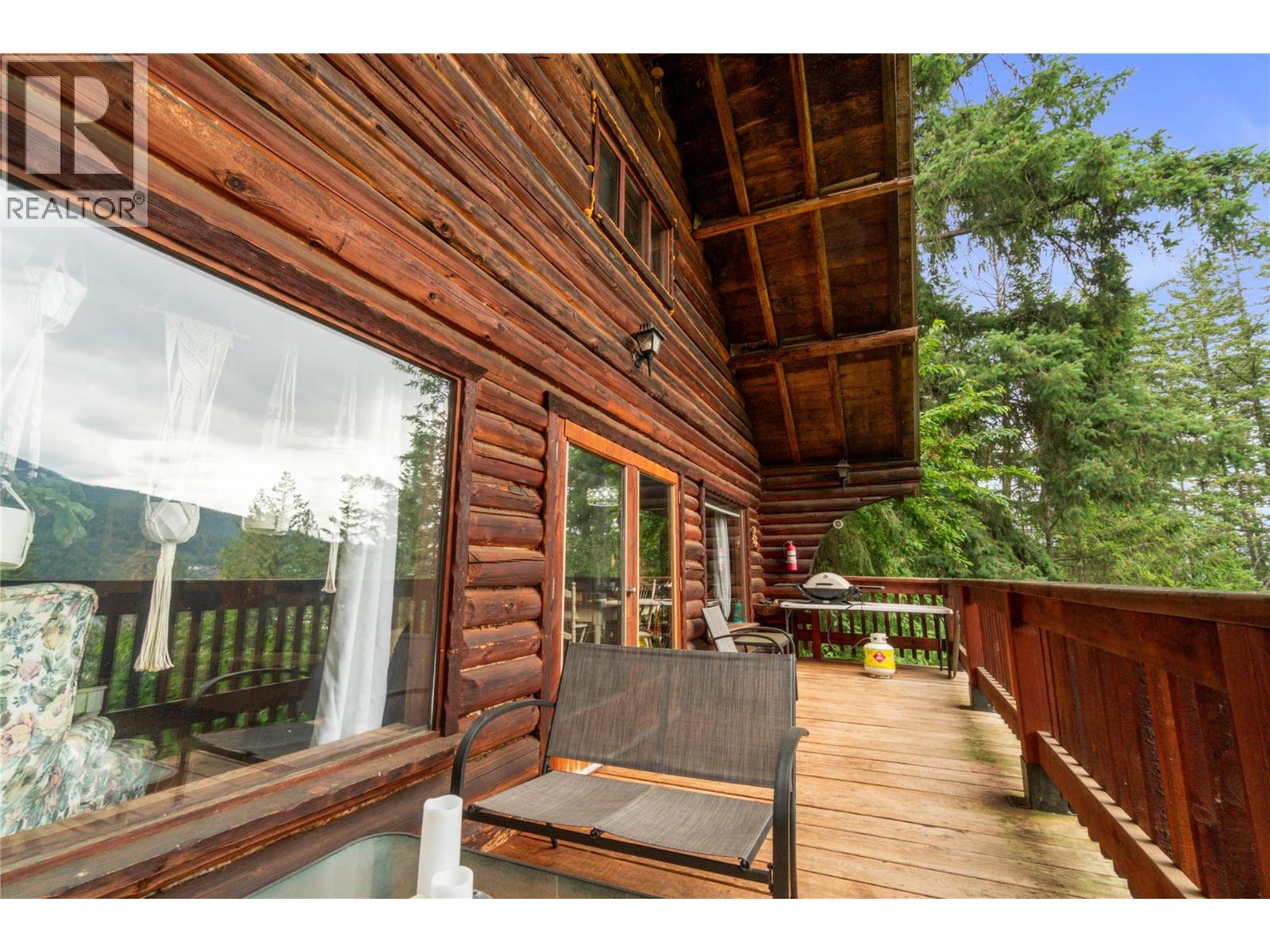  9866 Old Spallumcheen Road, Sicamous