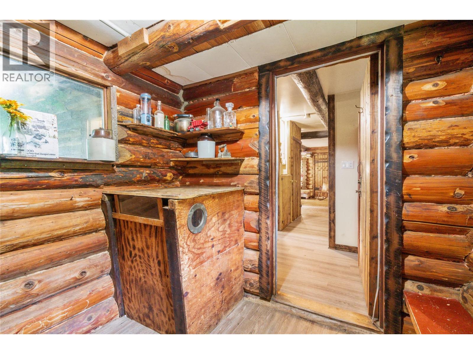  9866 Old Spallumcheen Road, Sicamous