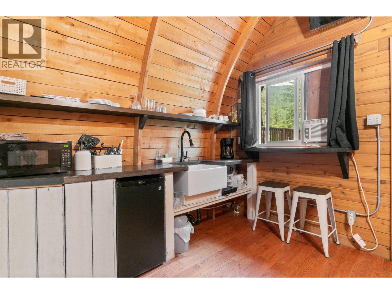  9866 Old Spallumcheen Road, Sicamous