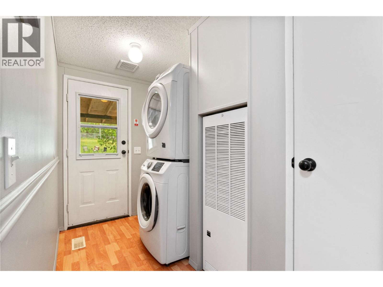  9866 Old Spallumcheen Road, Sicamous