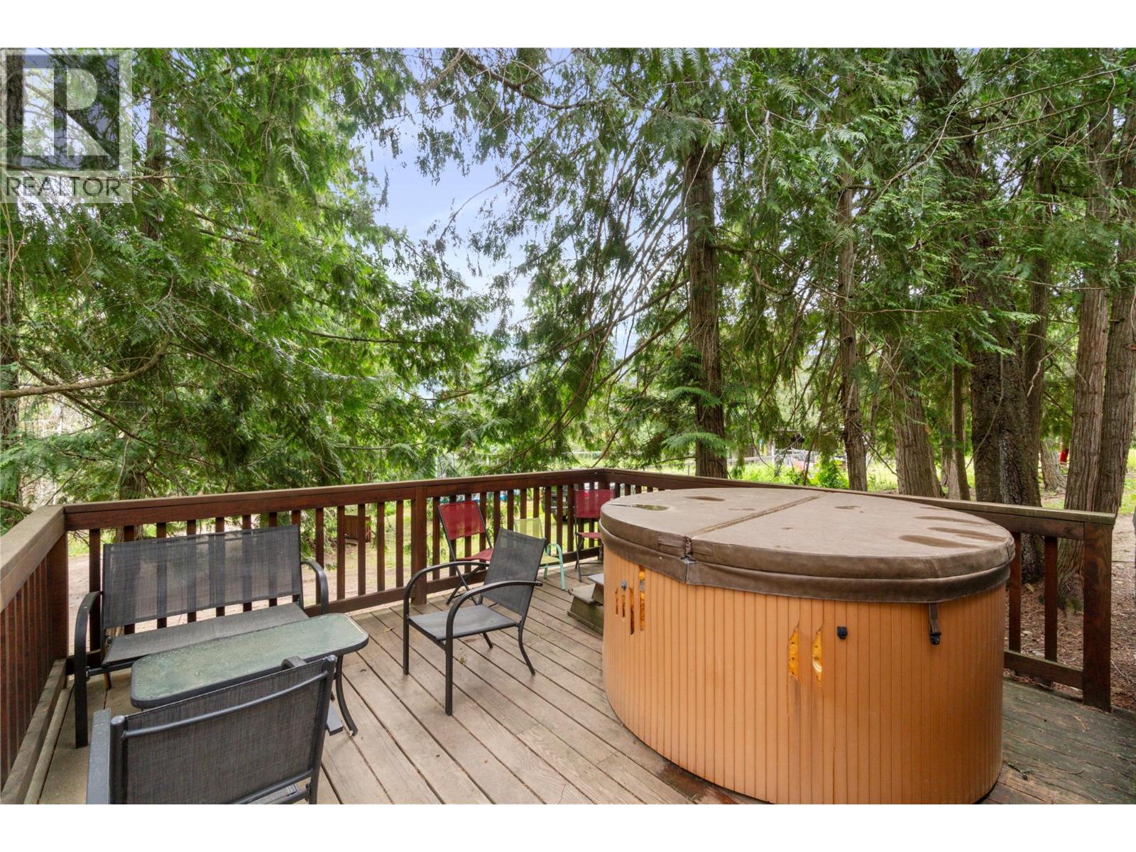  9866 Old Spallumcheen Road, Sicamous