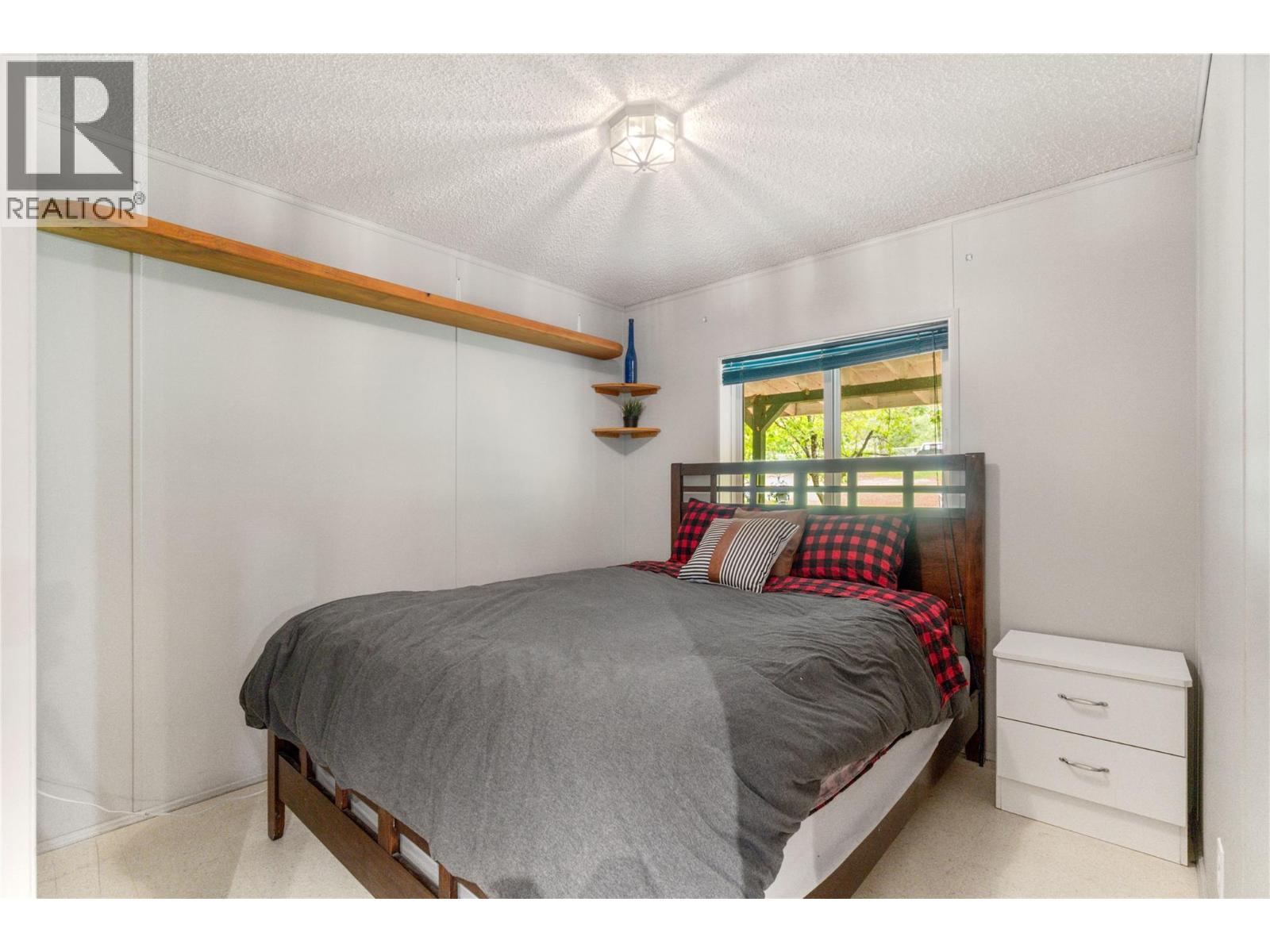  9866 Old Spallumcheen Road, Sicamous