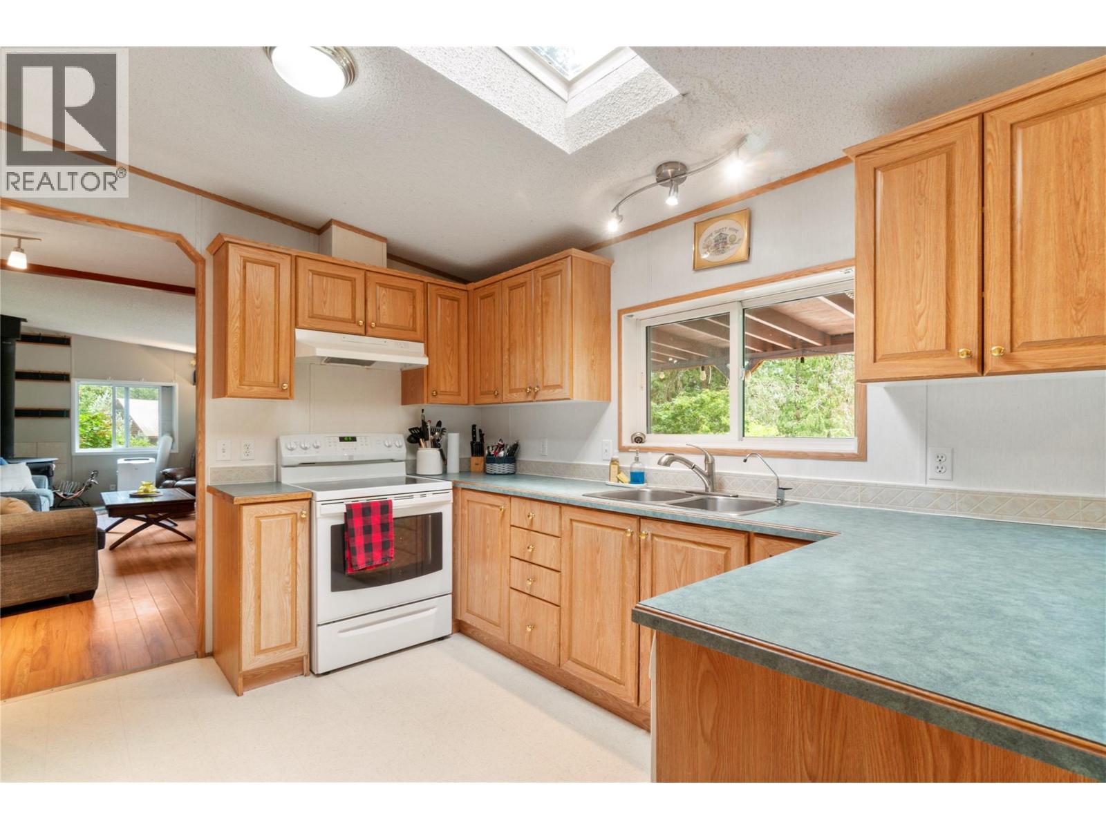  9866 Old Spallumcheen Road, Sicamous