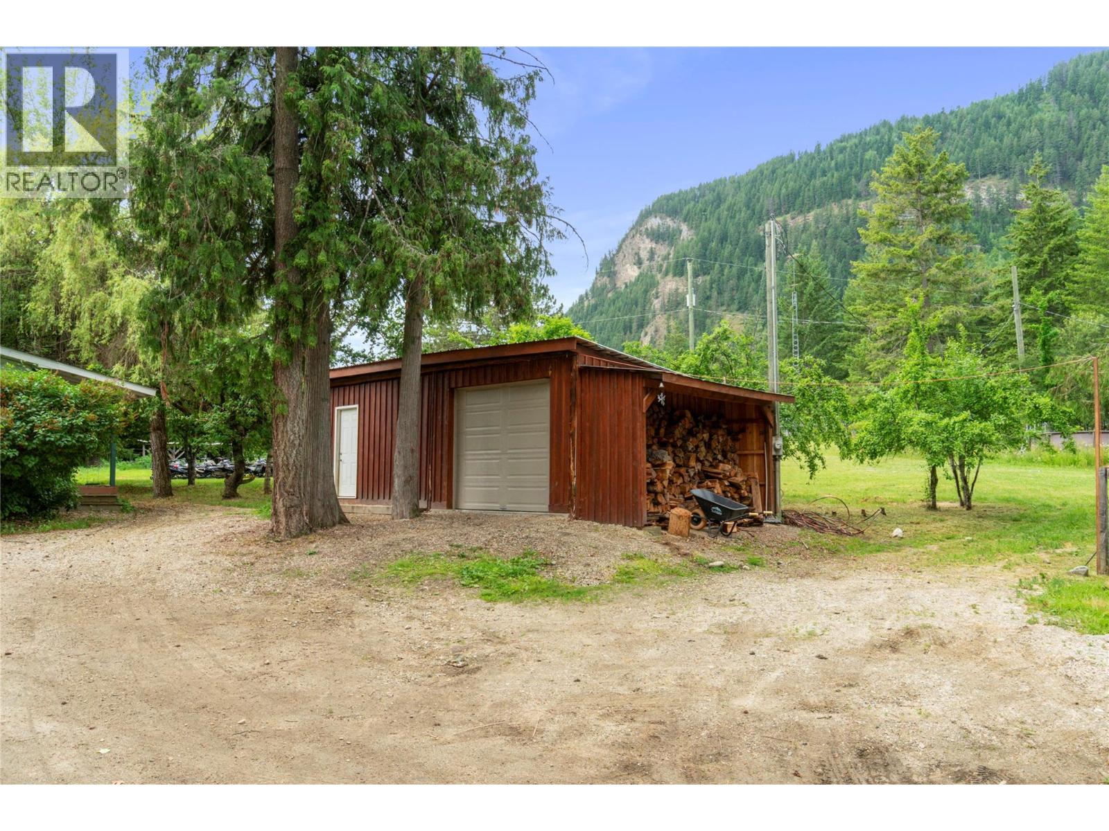  9866 Old Spallumcheen Road, Sicamous