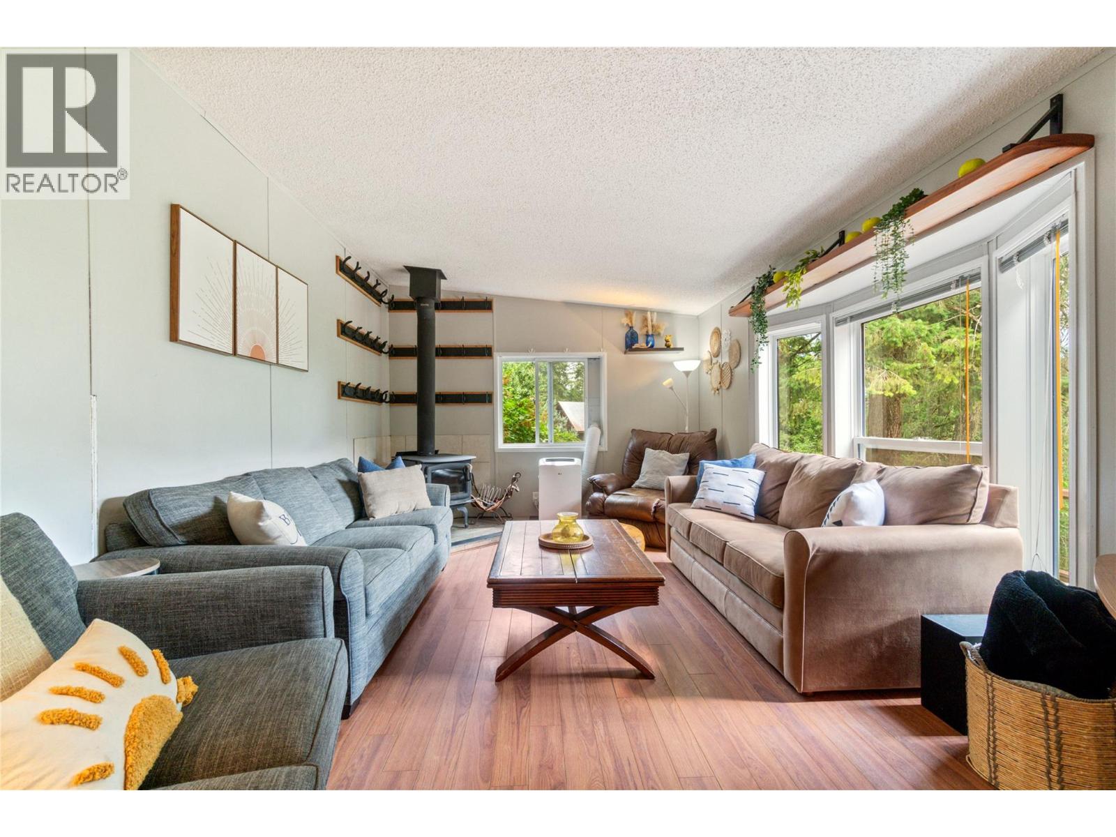  9866 Old Spallumcheen Road, Sicamous