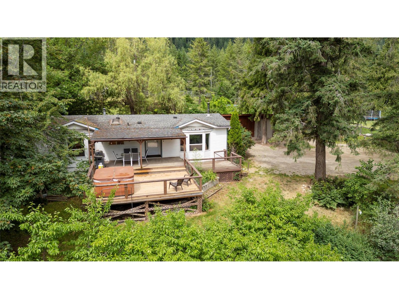  9866 Old Spallumcheen Road, Sicamous