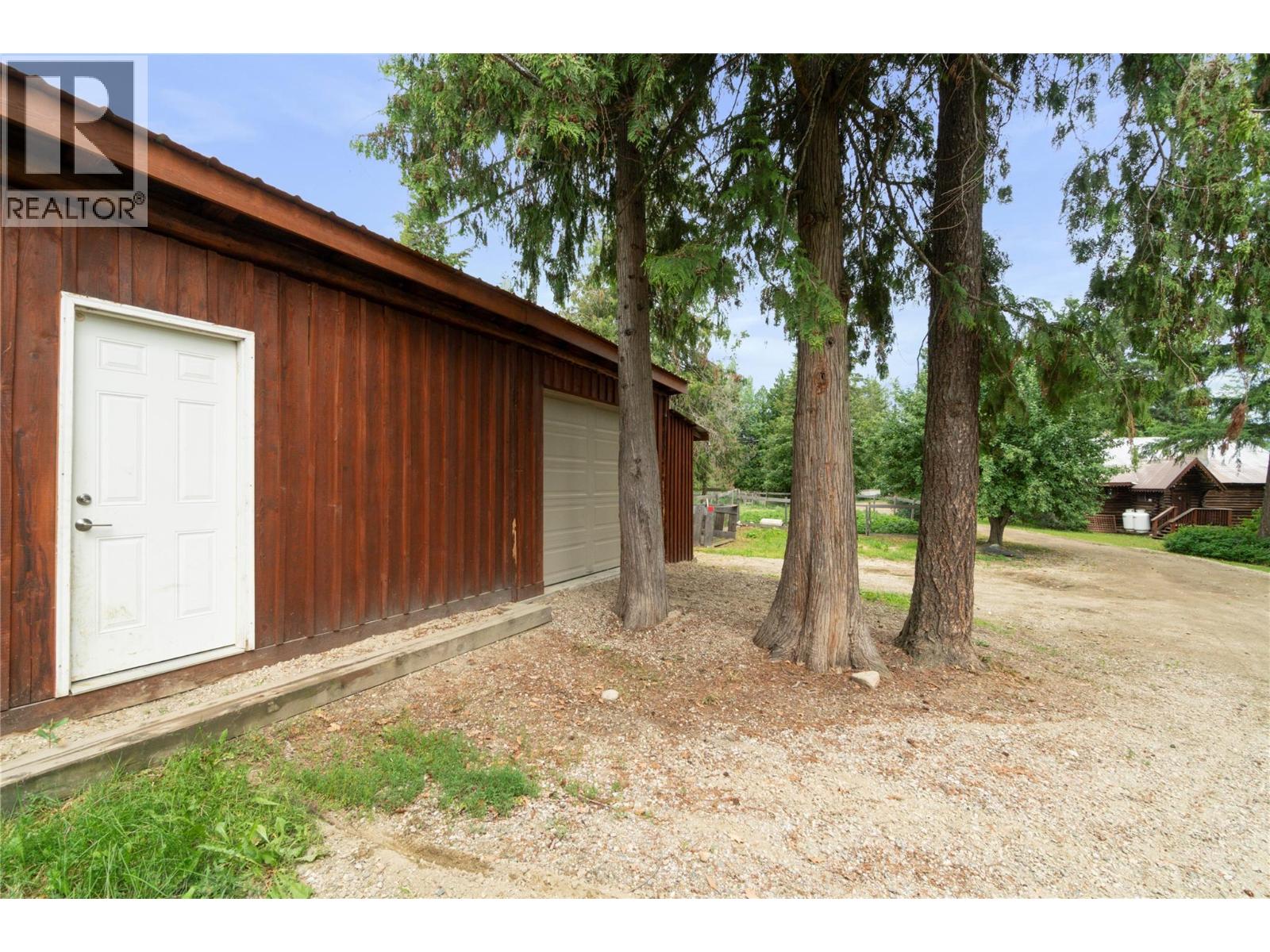  9866 Old Spallumcheen Road, Sicamous