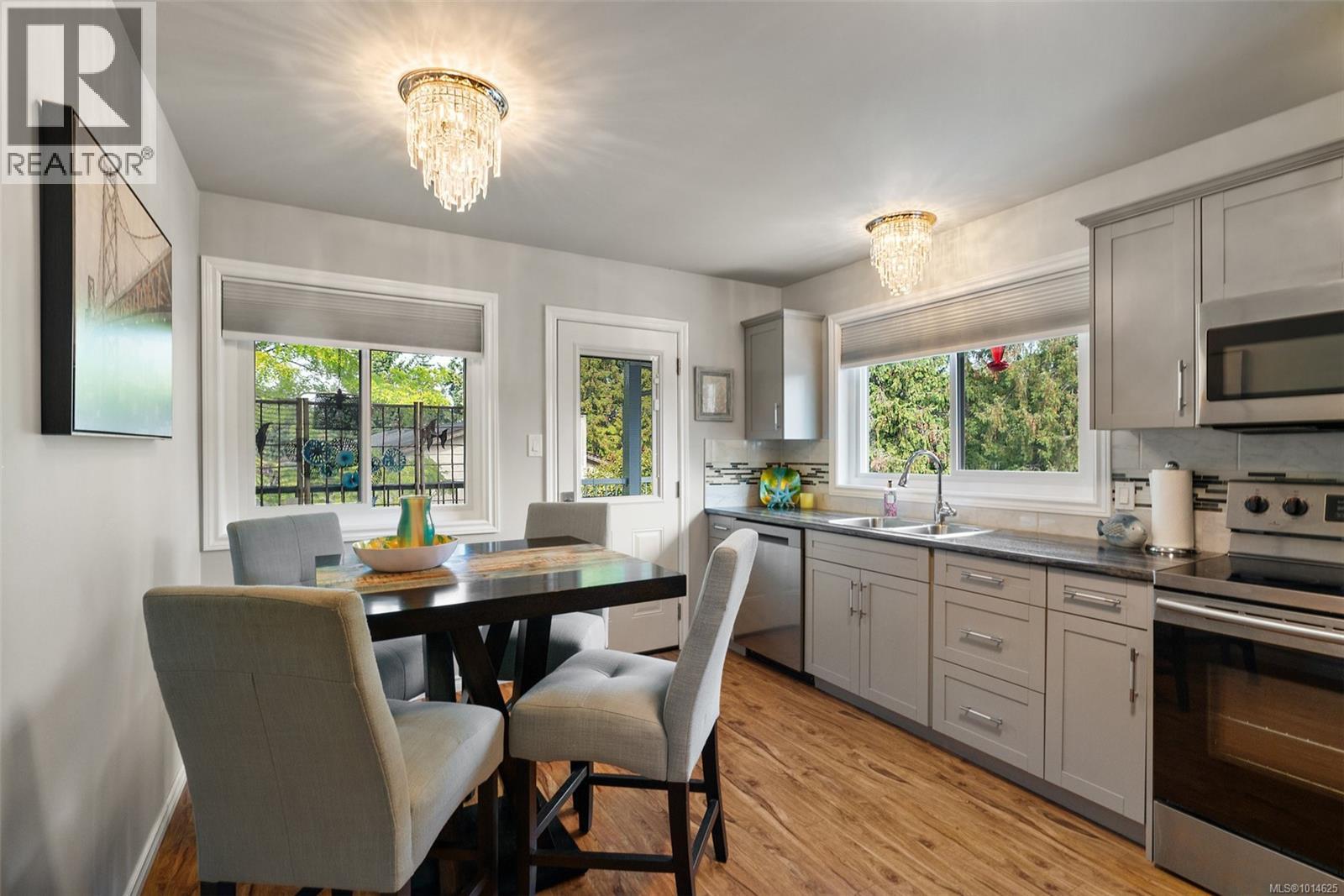 6877 Philip Rd, Lantzville