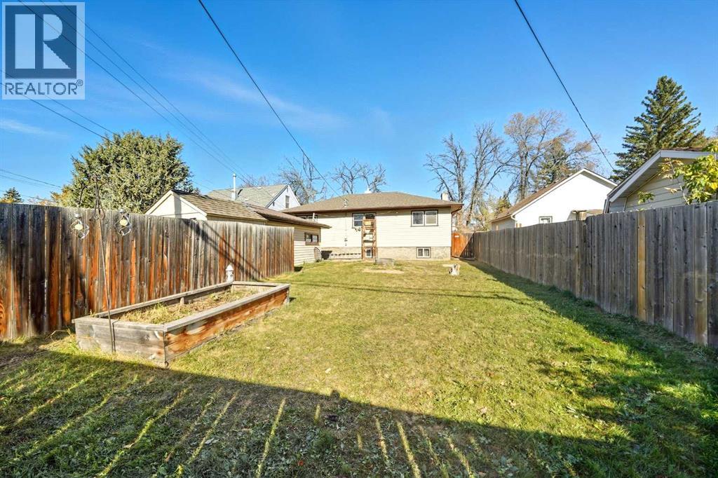 5117 47 Avenue, Ponoka