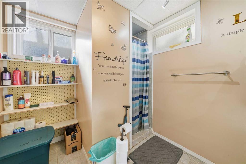 5117 47 Avenue, Ponoka