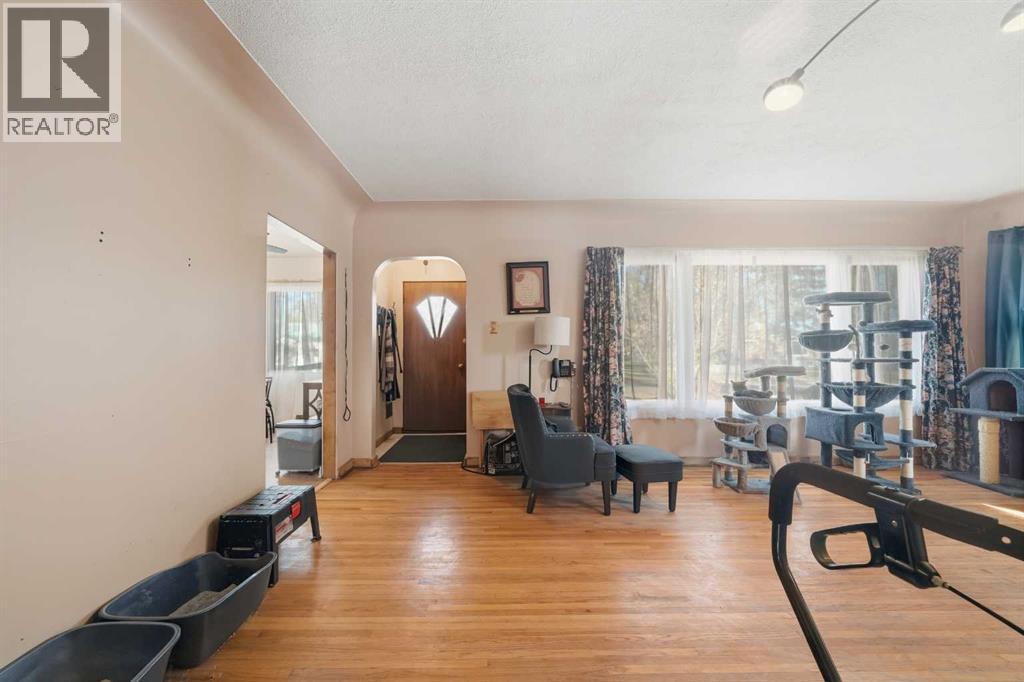 5117 47 Avenue, Ponoka