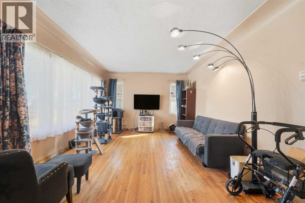 5117 47 Avenue, Ponoka