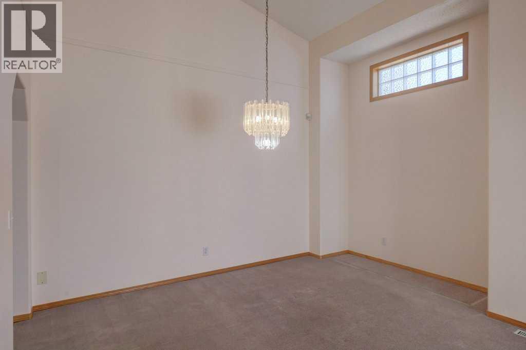 Single Family House for Sale in  Coral Springs Grove NE Coral Springs Calgary 