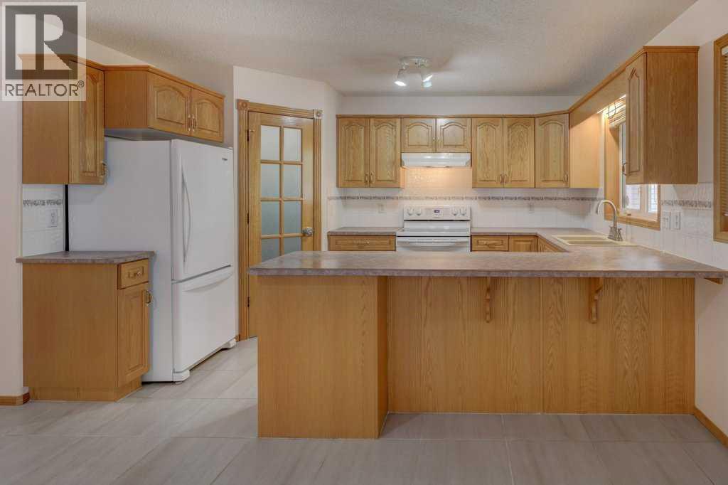Single Family House for Sale in  Coral Springs Grove NE Coral Springs Calgary 