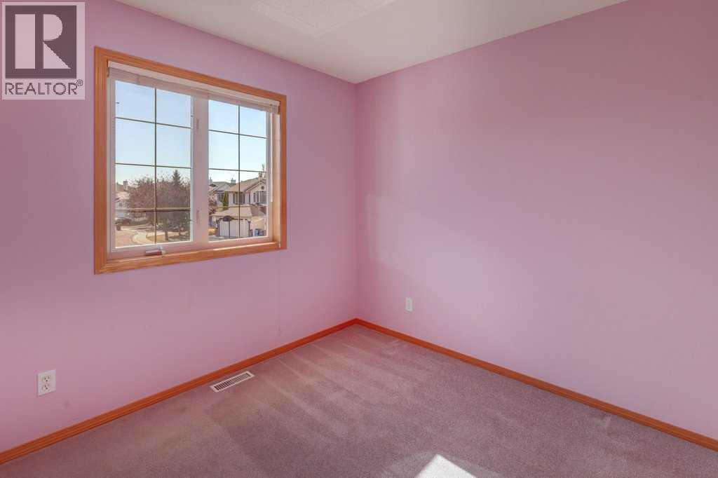Single Family House for Sale in  Coral Springs Grove NE Coral Springs Calgary 