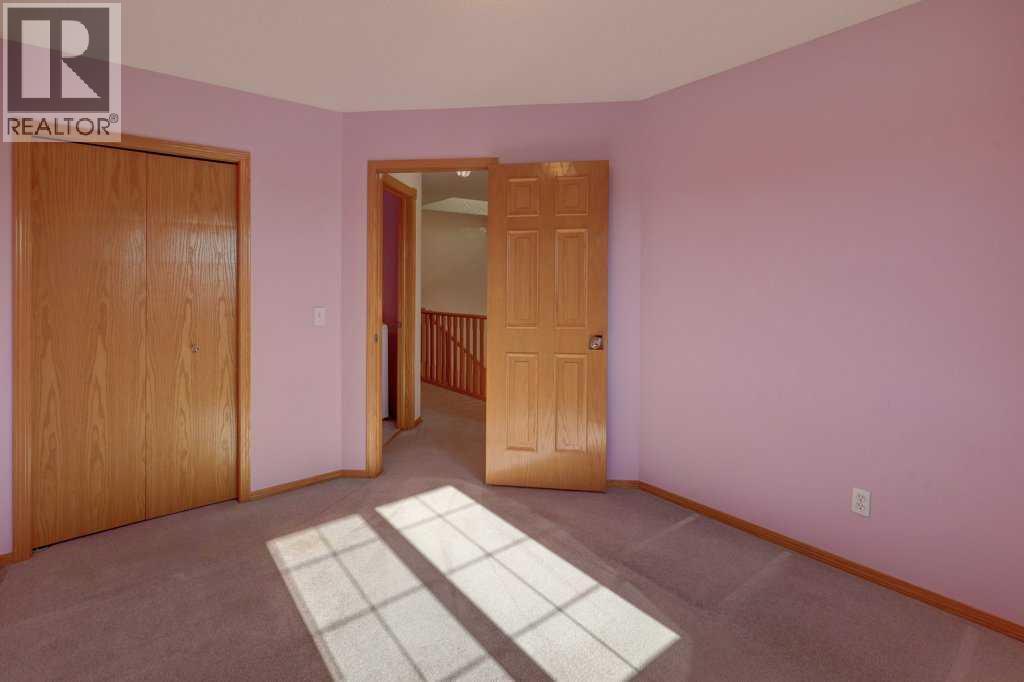 Single Family House for Sale in  Coral Springs Grove NE Coral Springs Calgary 