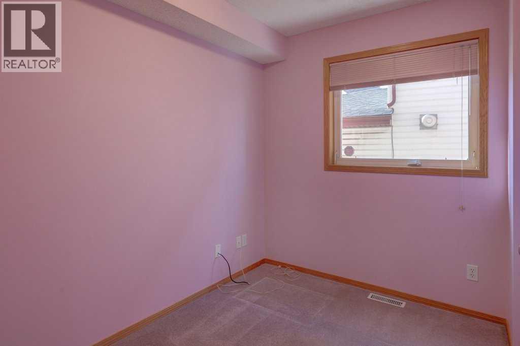 Single Family House for Sale in  Coral Springs Grove NE Coral Springs Calgary 