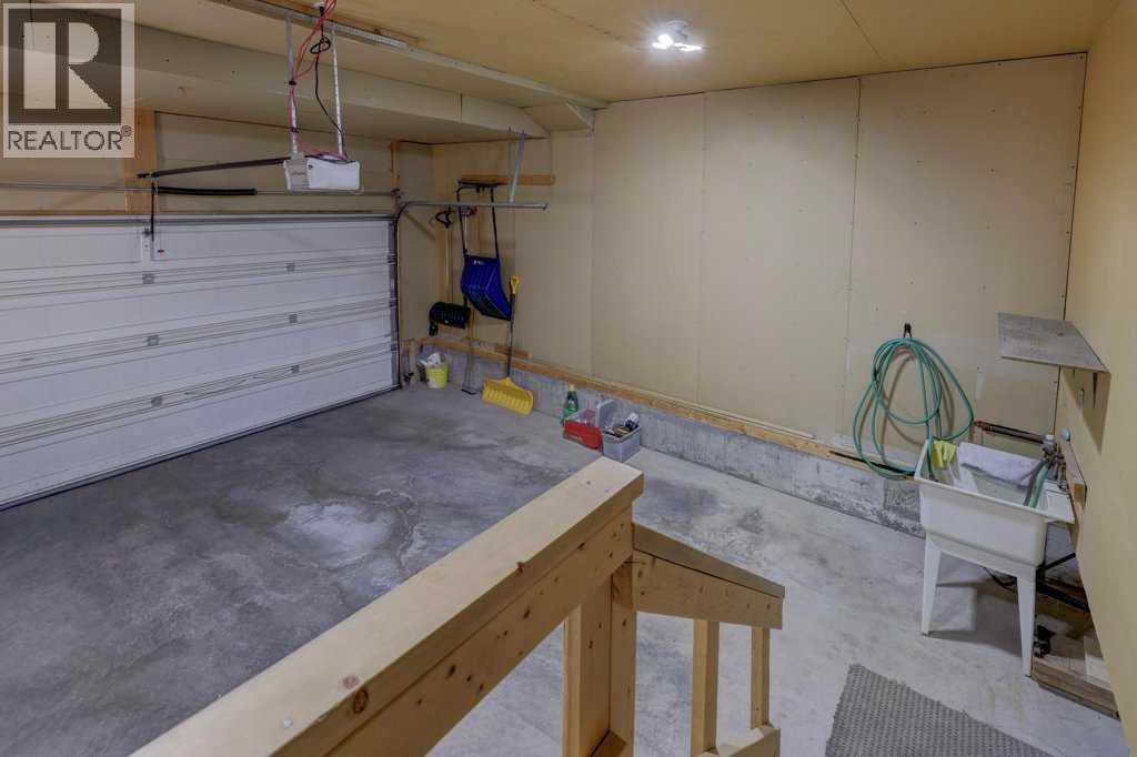 Single Family House for Sale in  Coral Springs Grove NE Coral Springs Calgary 
