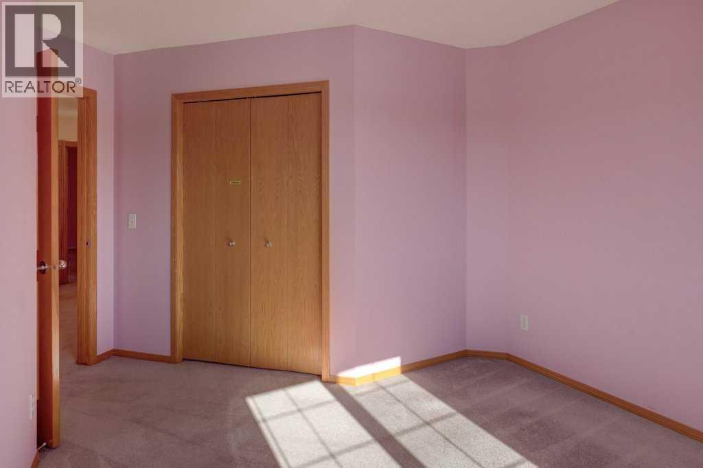 Single Family House for Sale in  Coral Springs Grove NE Coral Springs Calgary 
