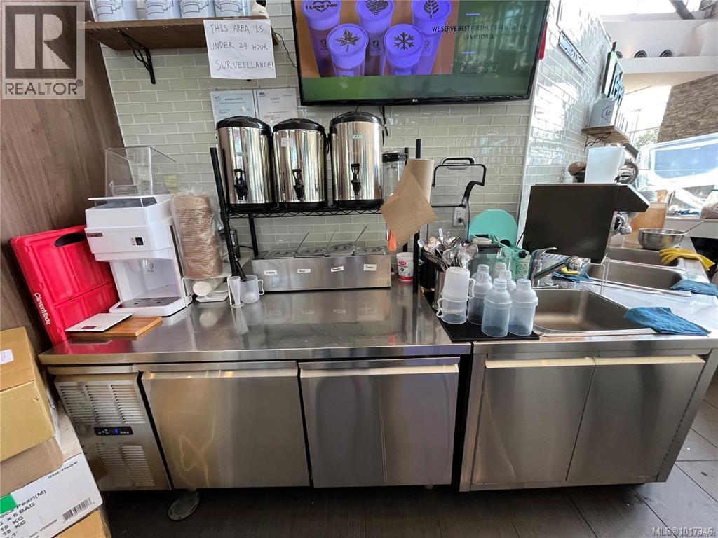 F25 1644 Hillside Ave, Victoria