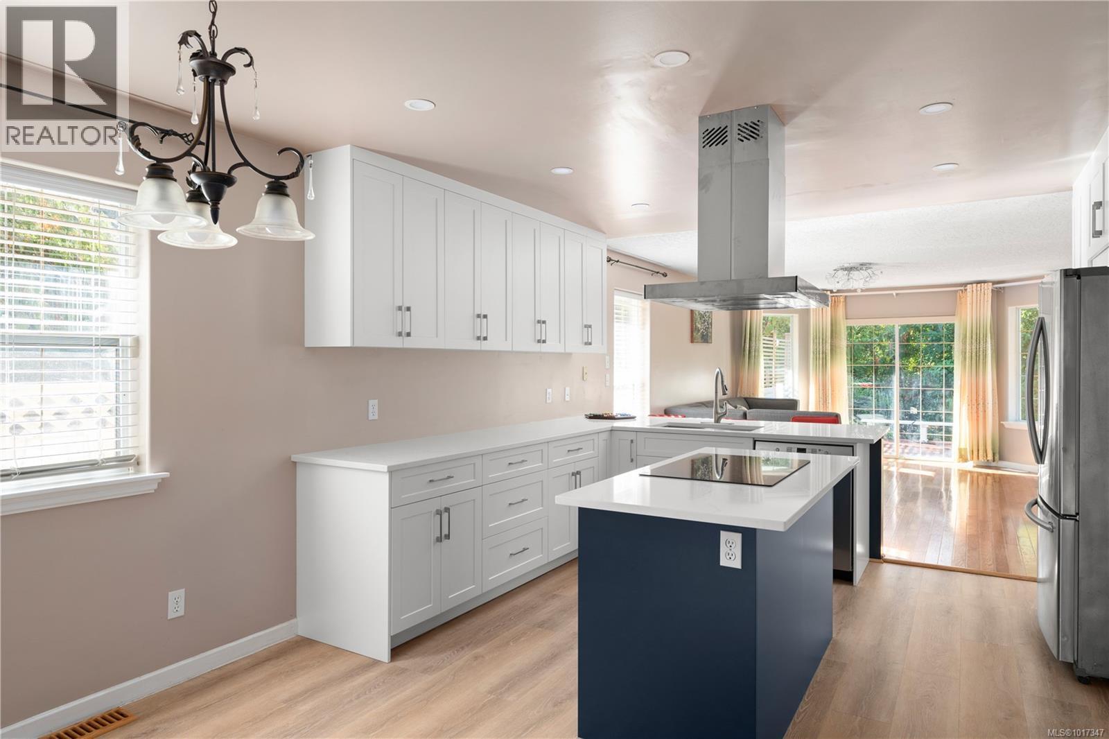  1395 Epsom Close, Saanich
