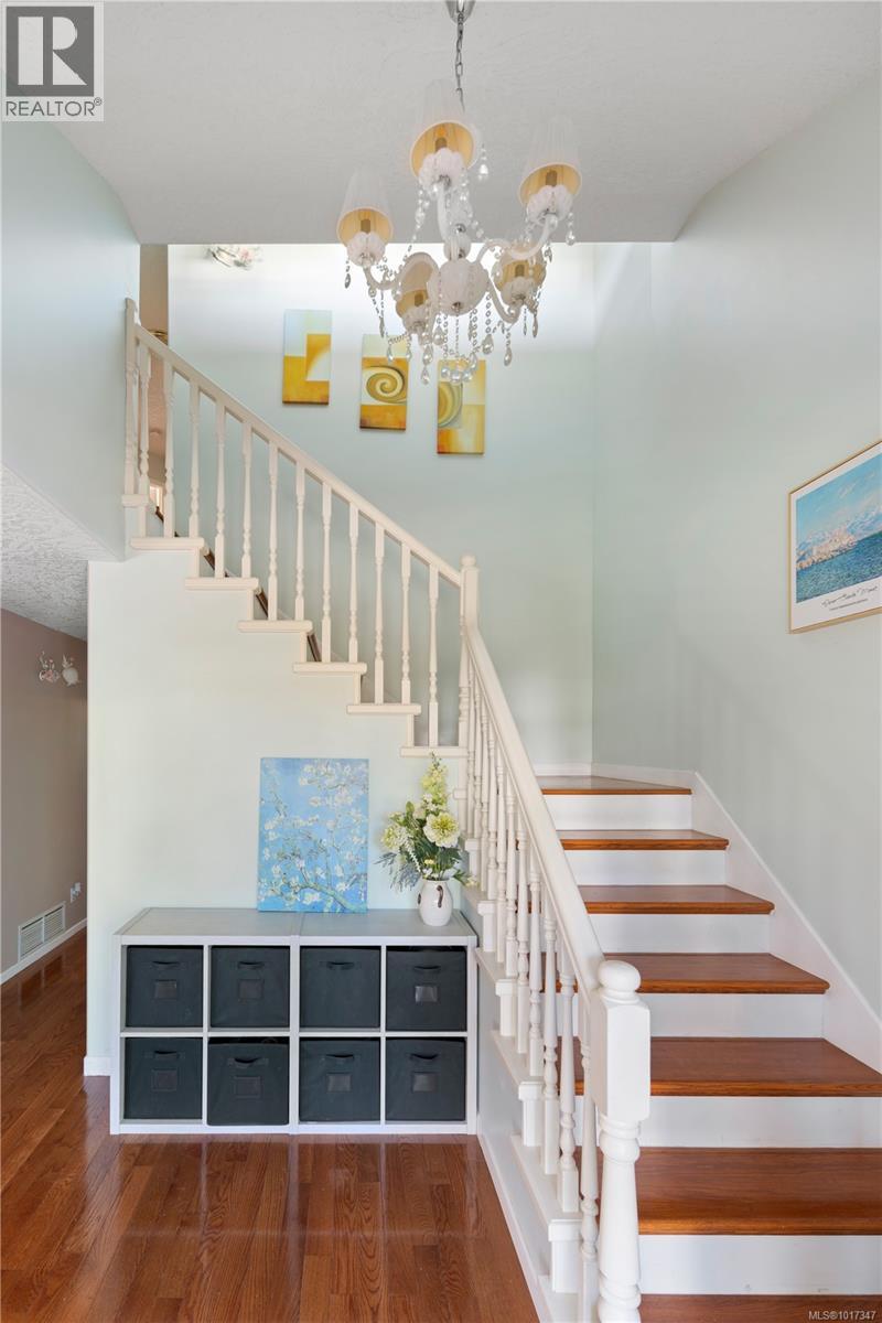  1395 Epsom Close, Saanich