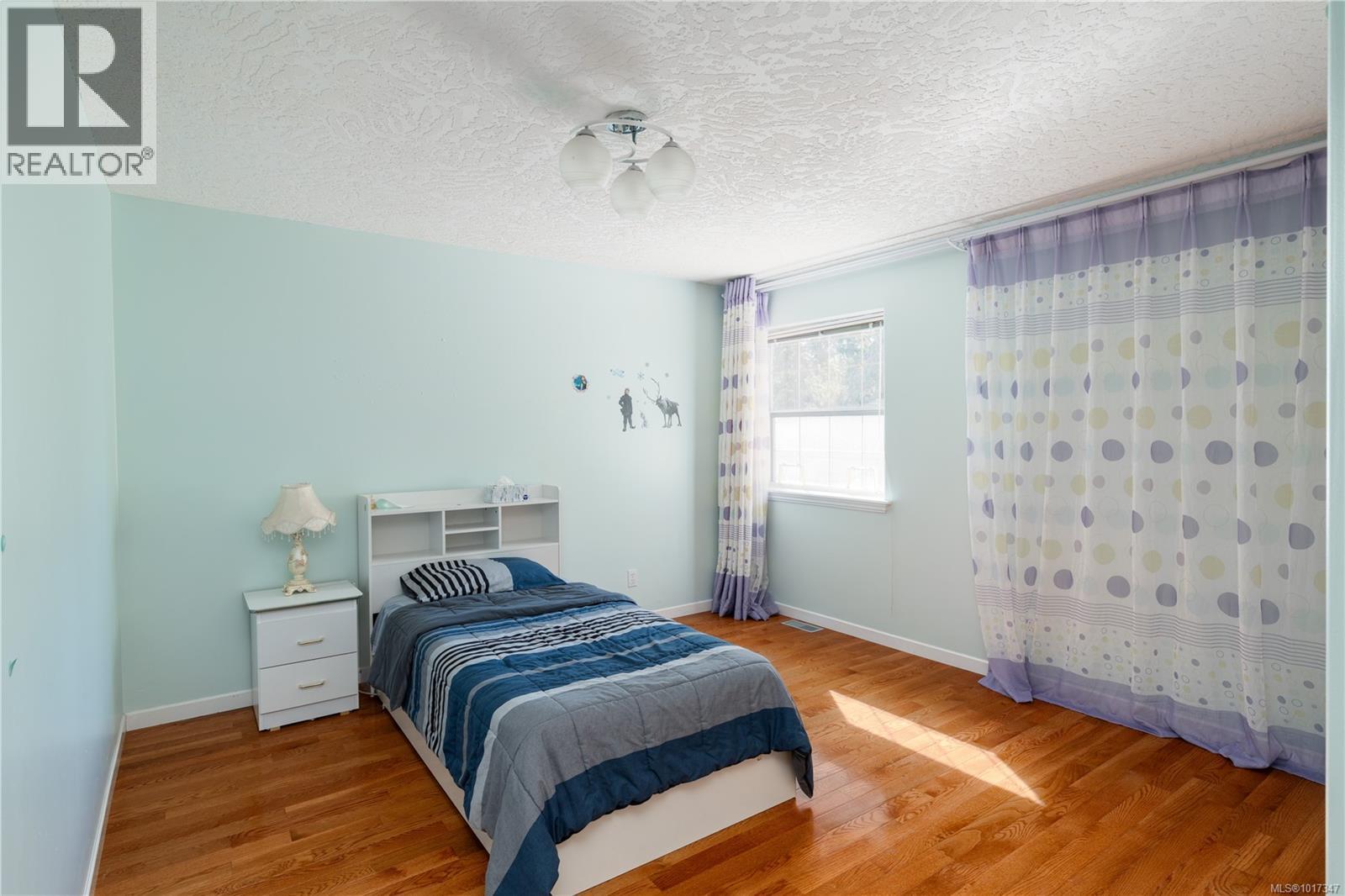  1395 Epsom Close, Saanich