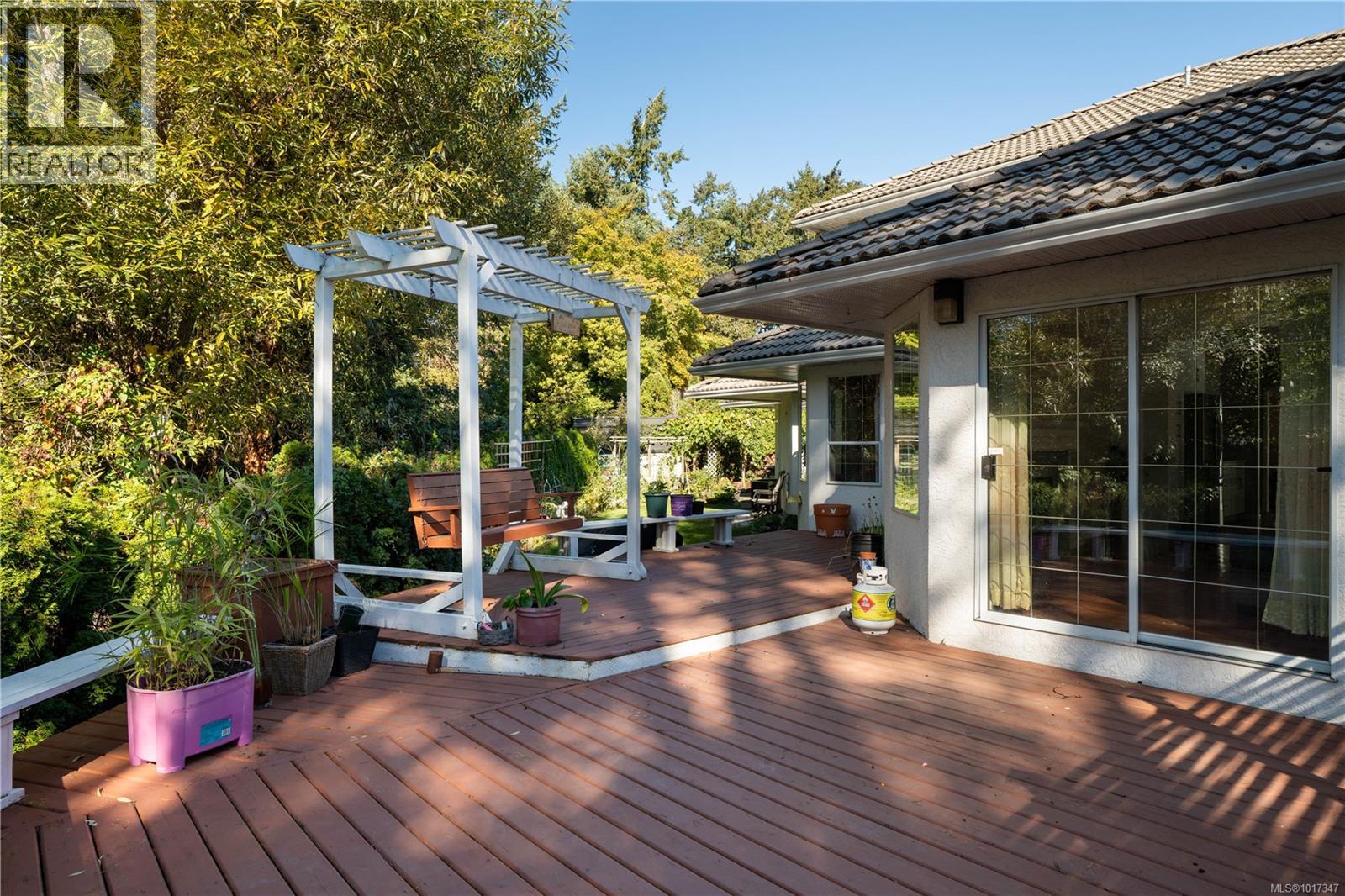  1395 Epsom Close, Saanich