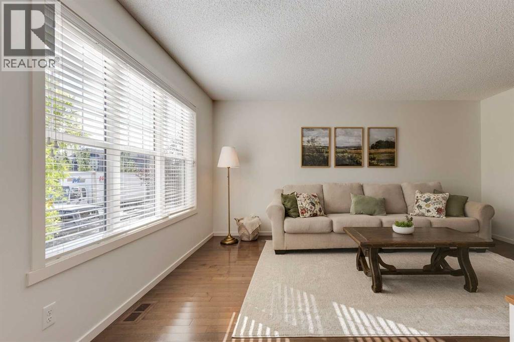 Single Family House for Sale in  Evansborough Common NW Evanston Calgary 