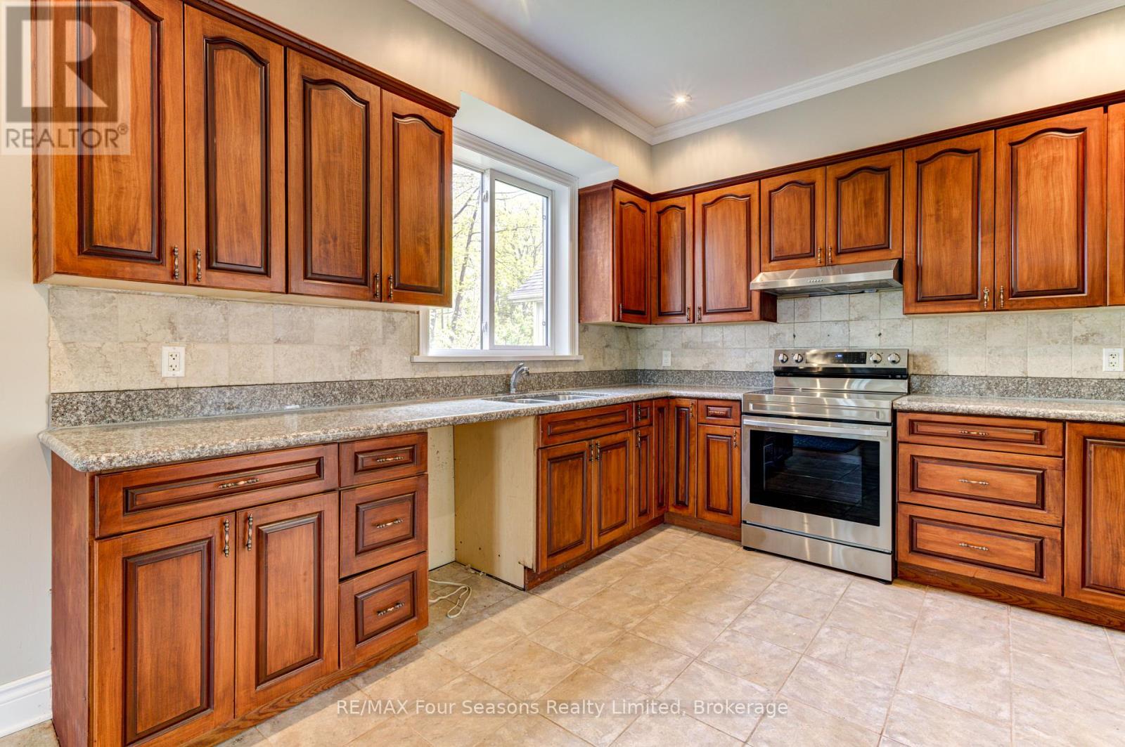 243 RIVER ROAD E - 11