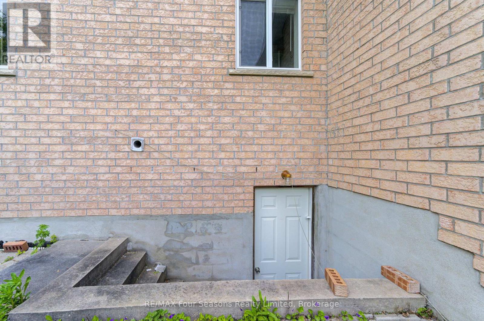 243 RIVER ROAD E - 37