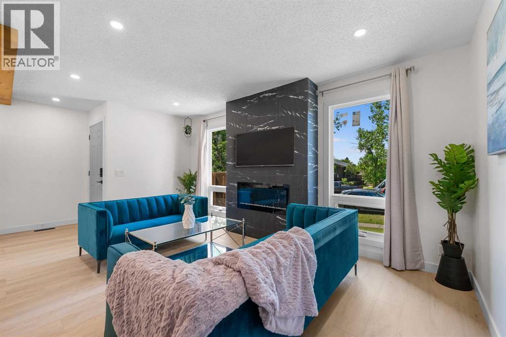 Single Family House Bungalow for Sale in  Berkley Drive NW Beddington Heights Calgary 