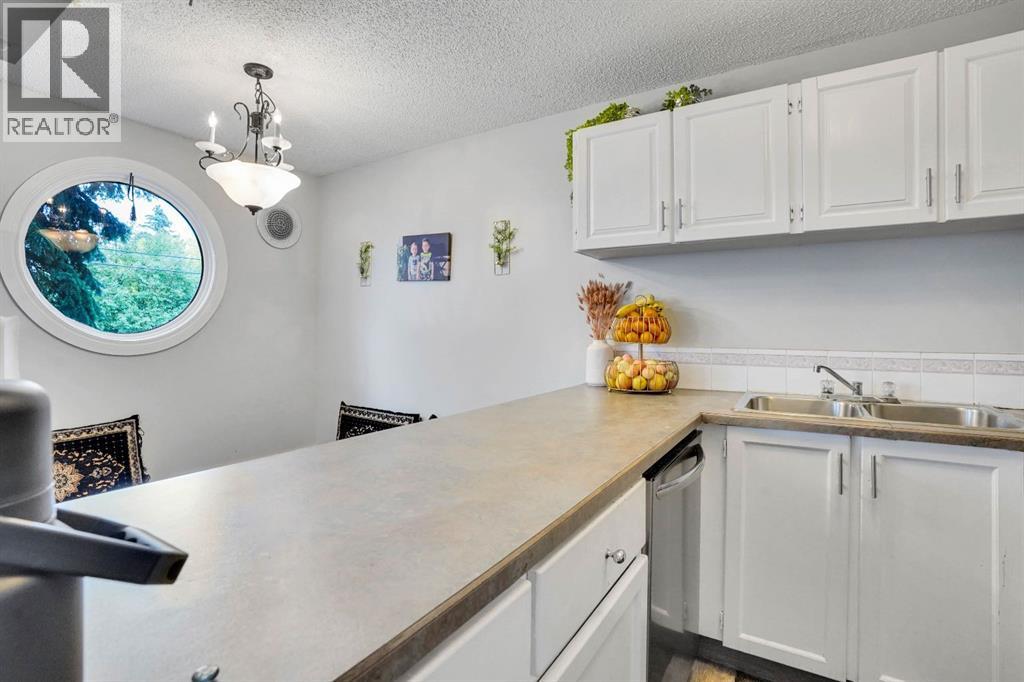 Single Family House for Sale in    Avenue NE Tuxedo Park Calgary 