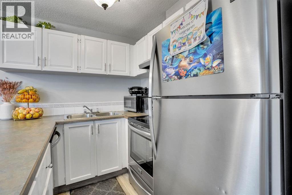 Single Family House for Sale in    Avenue NE Tuxedo Park Calgary 