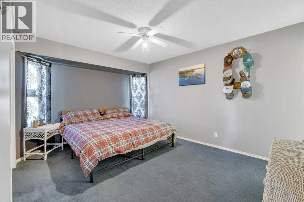 73 Lansbury Close, Lacombe