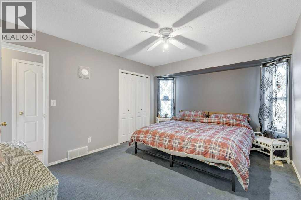 73 Lansbury Close, Lacombe