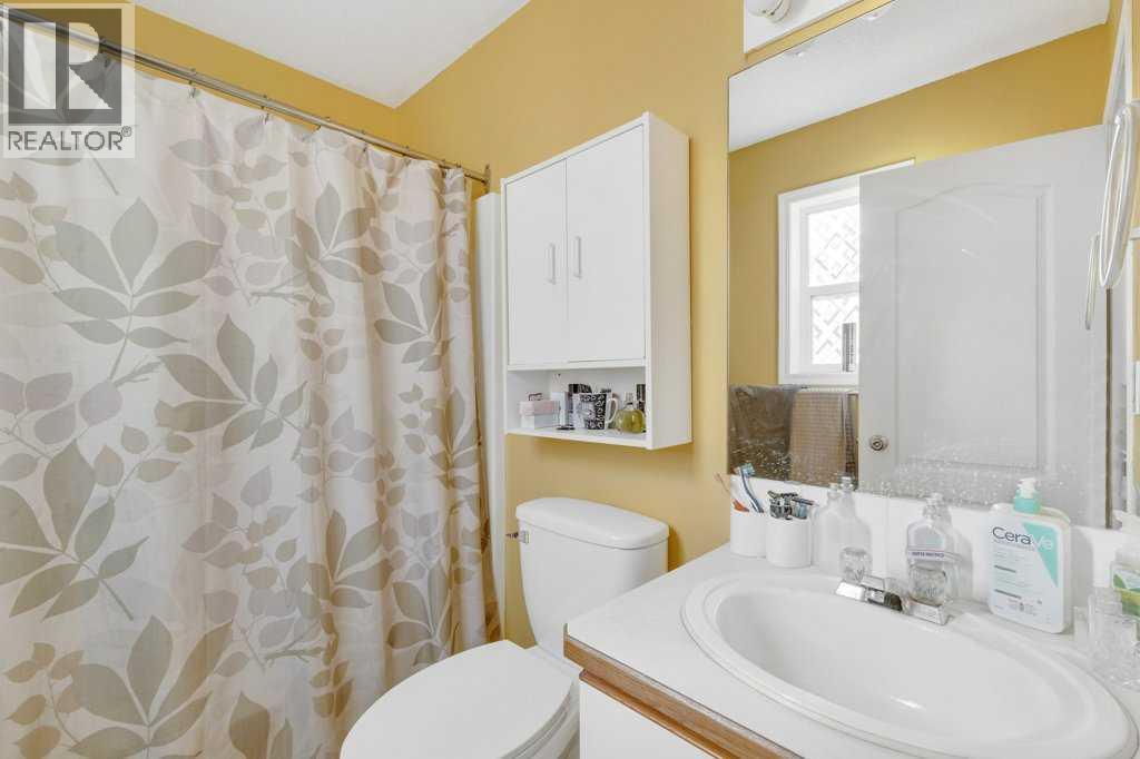 73 Lansbury Close, Lacombe