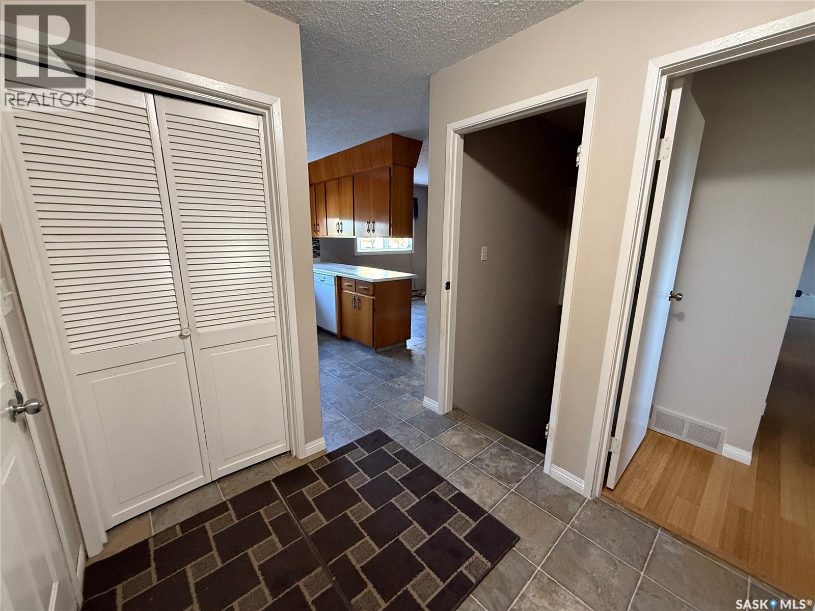 112 Bennett STREET - Photo 4 of 45, Lampman, Saskatchewan