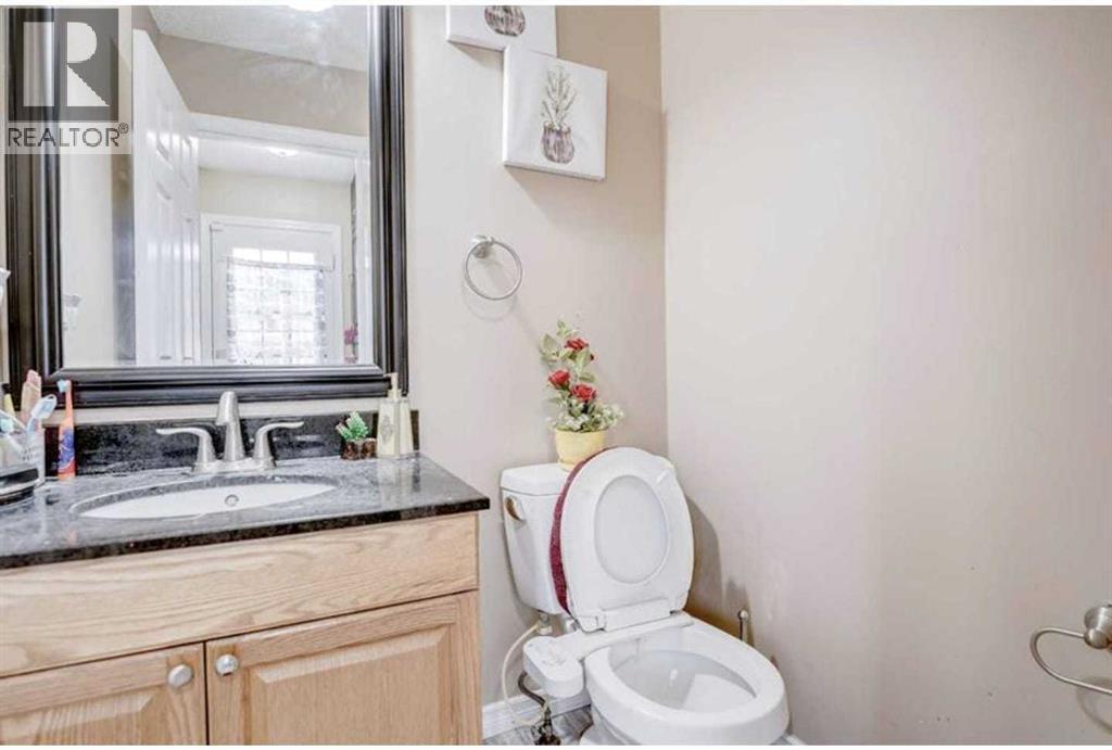 Single Family House for Sale in  Castlegreen Close Castleridge Calgary 