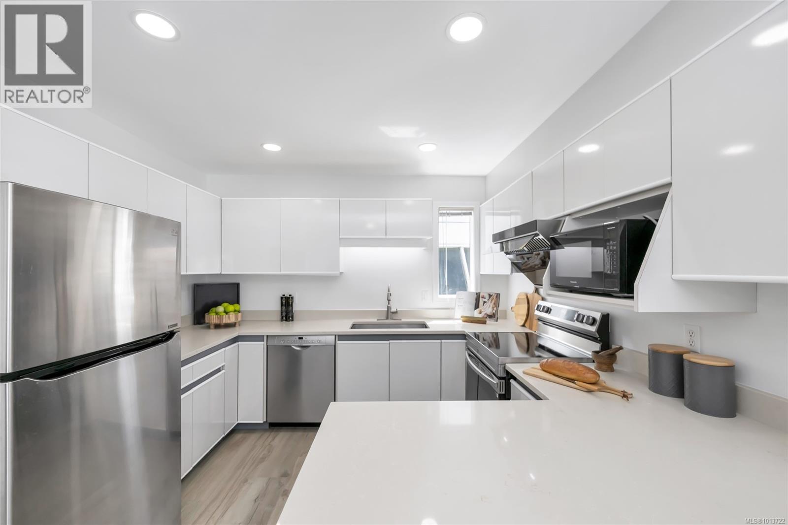  4216 Wakefield Place, Saanich