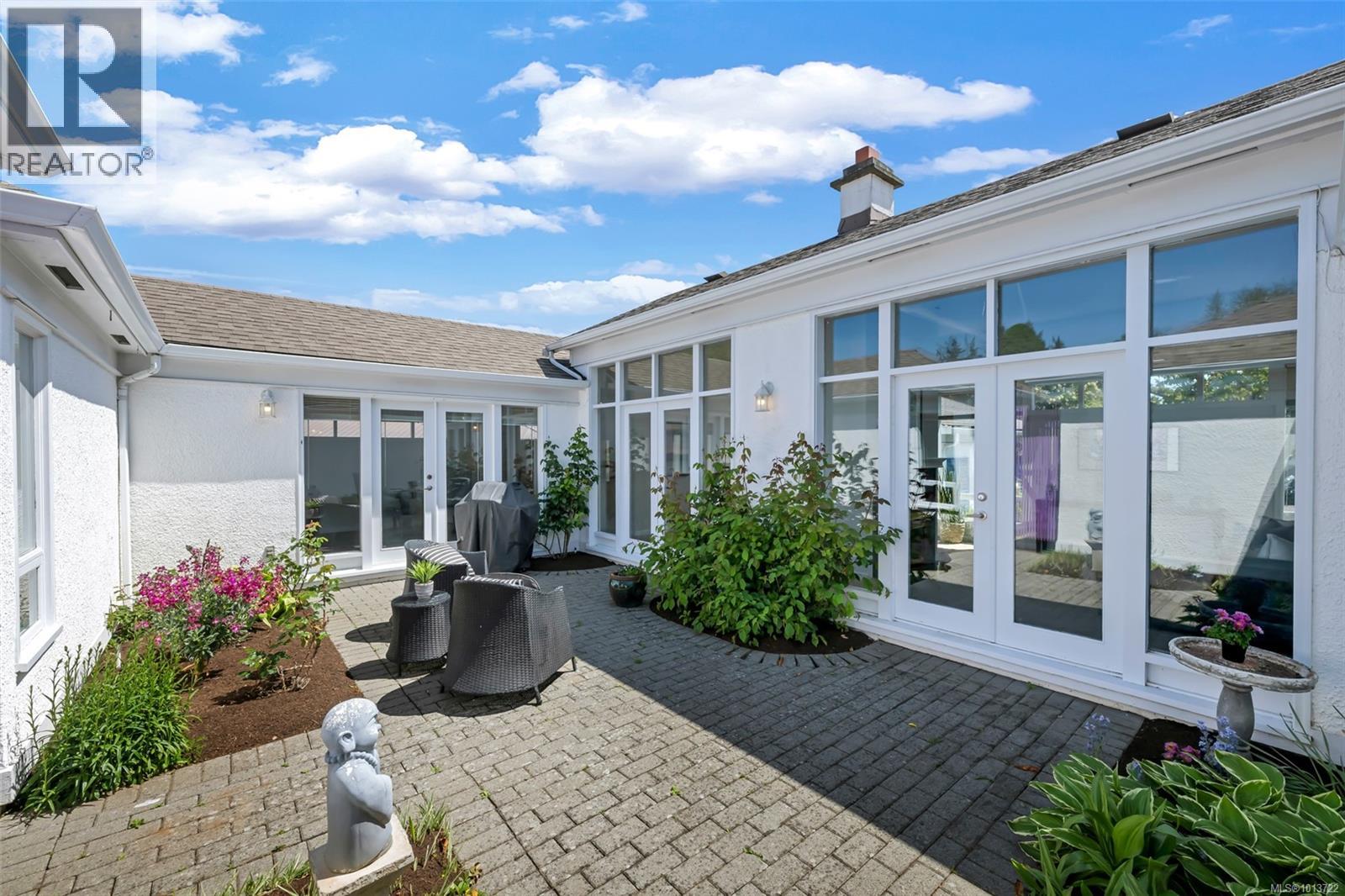  4216 Wakefield Place, Saanich