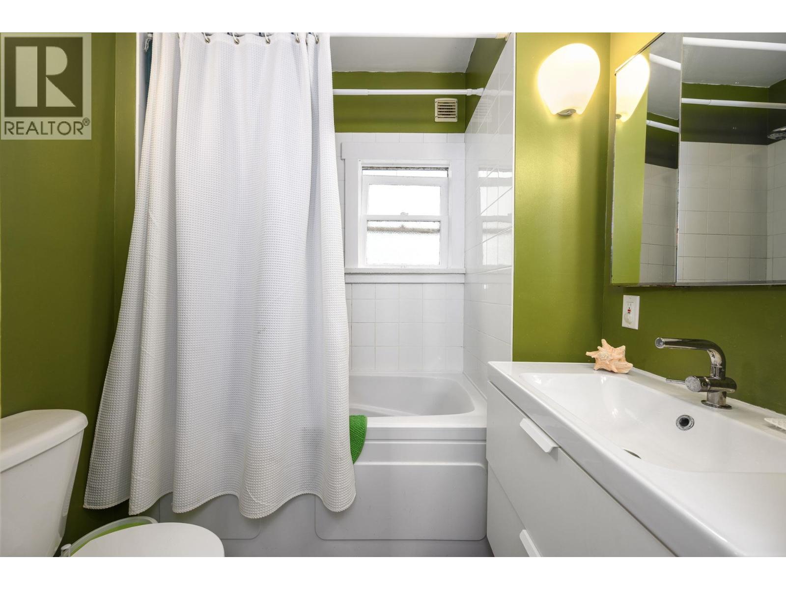 2633 VENABLES STREET, Vancouver