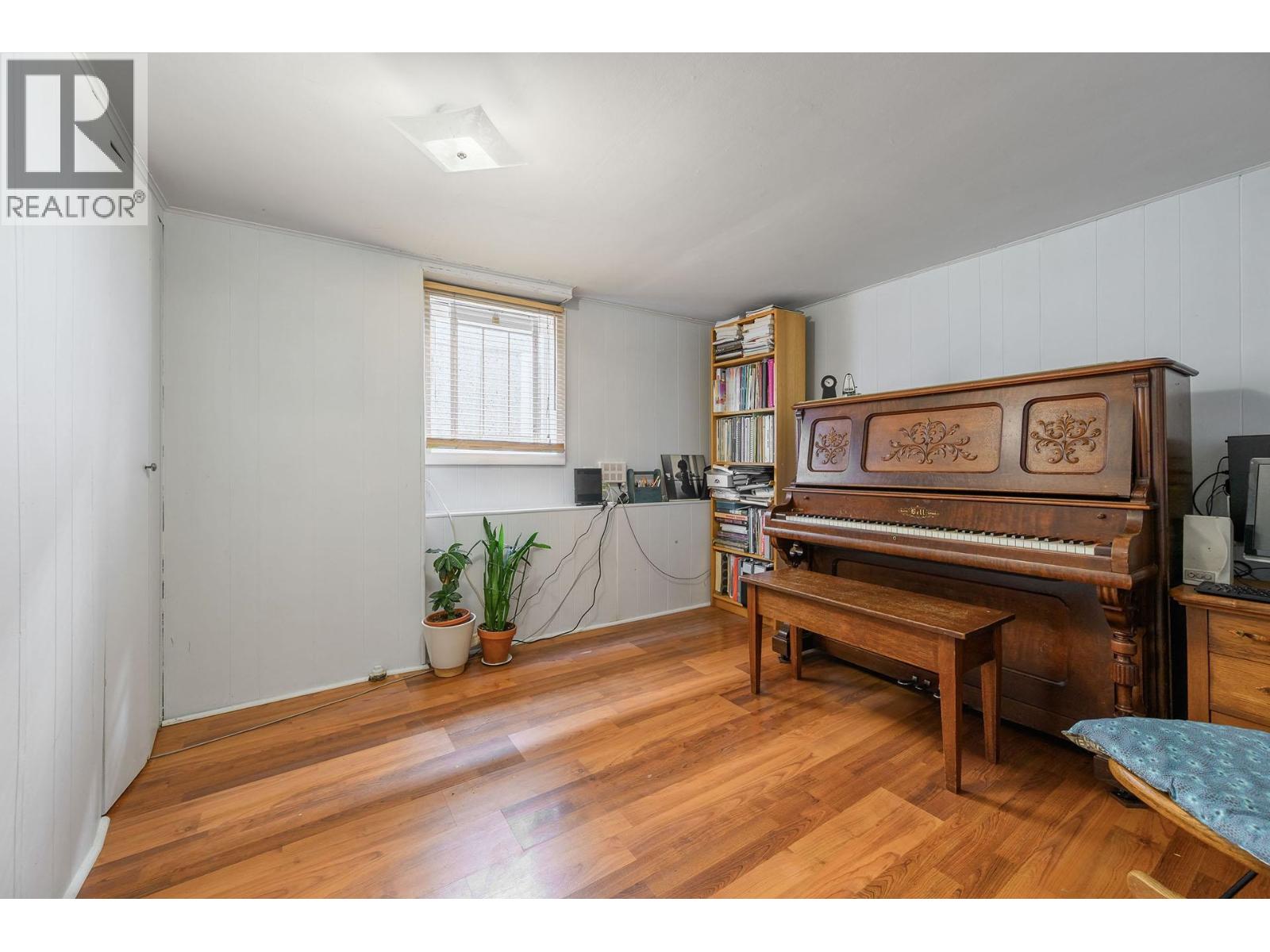 2633 VENABLES STREET, Vancouver