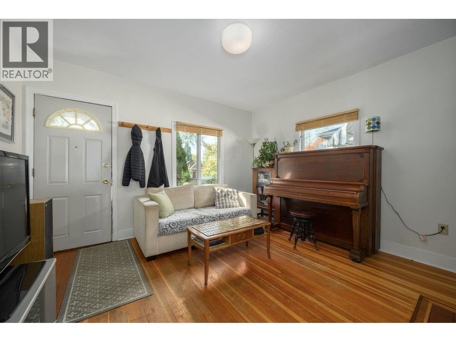 2633 VENABLES STREET, Vancouver