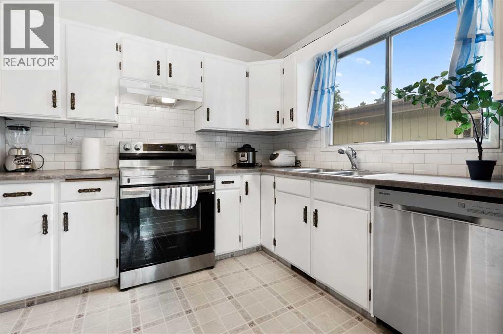 5843 66 Avenue NW, Calgary, Alberta